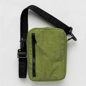 Baggu Sport Crossbody in Avocado